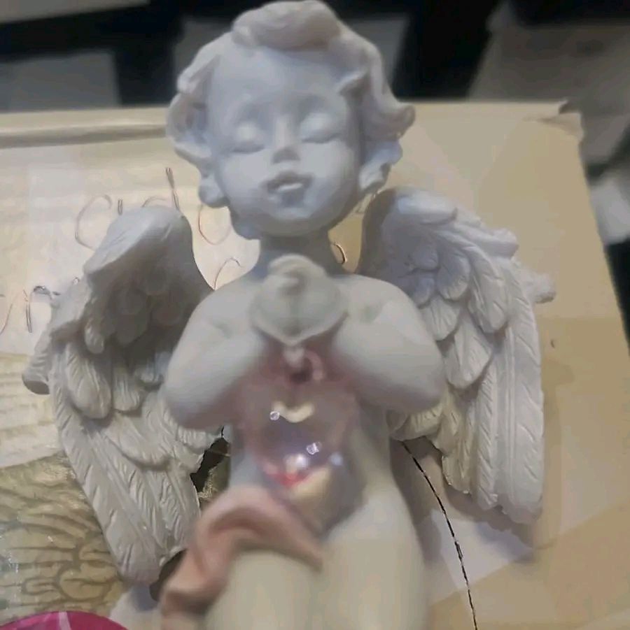Cherub with pink crystal heart