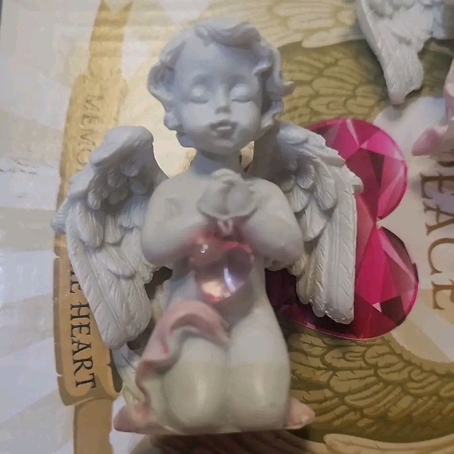 Cherub with pink crystal heart