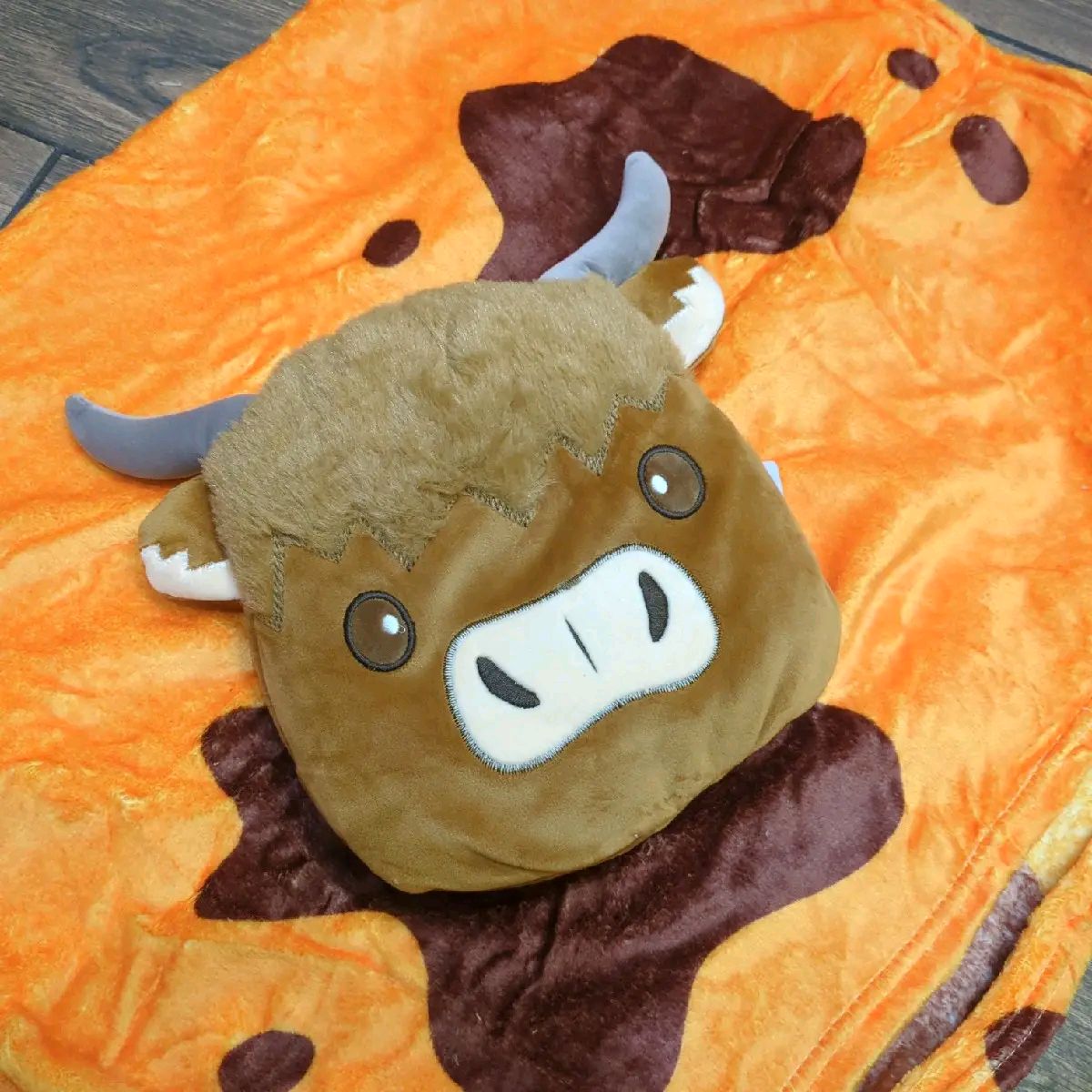 Blankeazz Highland Cow 2 in 1 Blanket and Travel Pillow