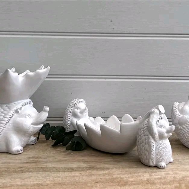 Autumnal Touches Hedgehog Carrying Leaf Dish