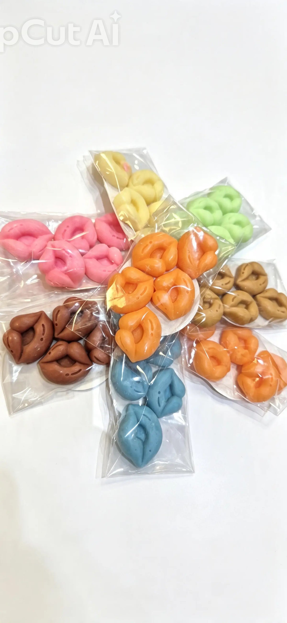 Pkt of 5 small lip shaped wax melts in various scents