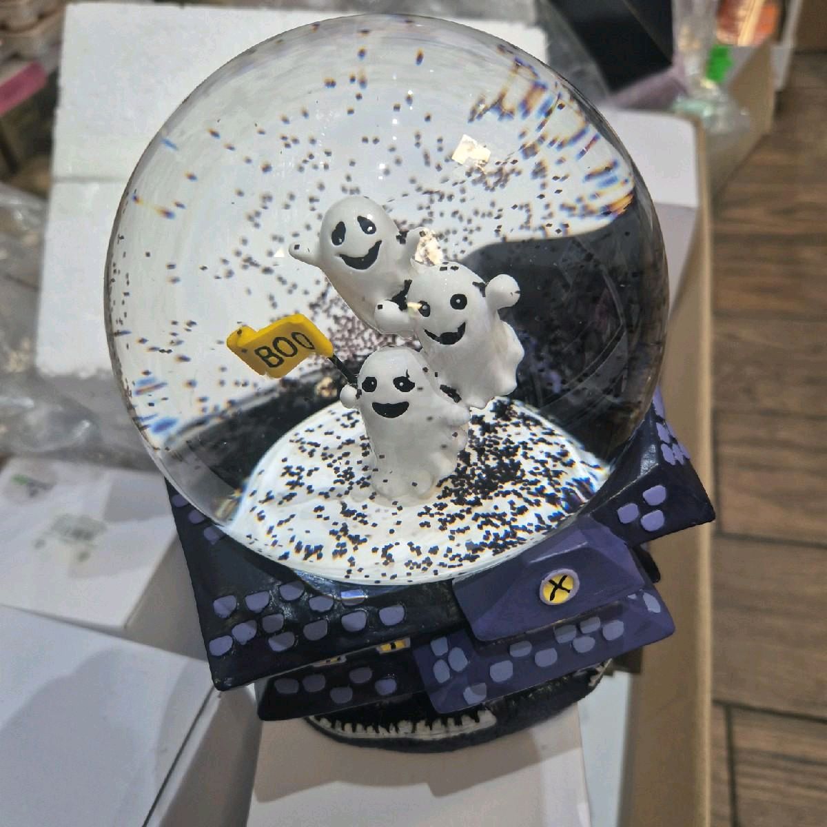 Haunted House musical Snowglobe