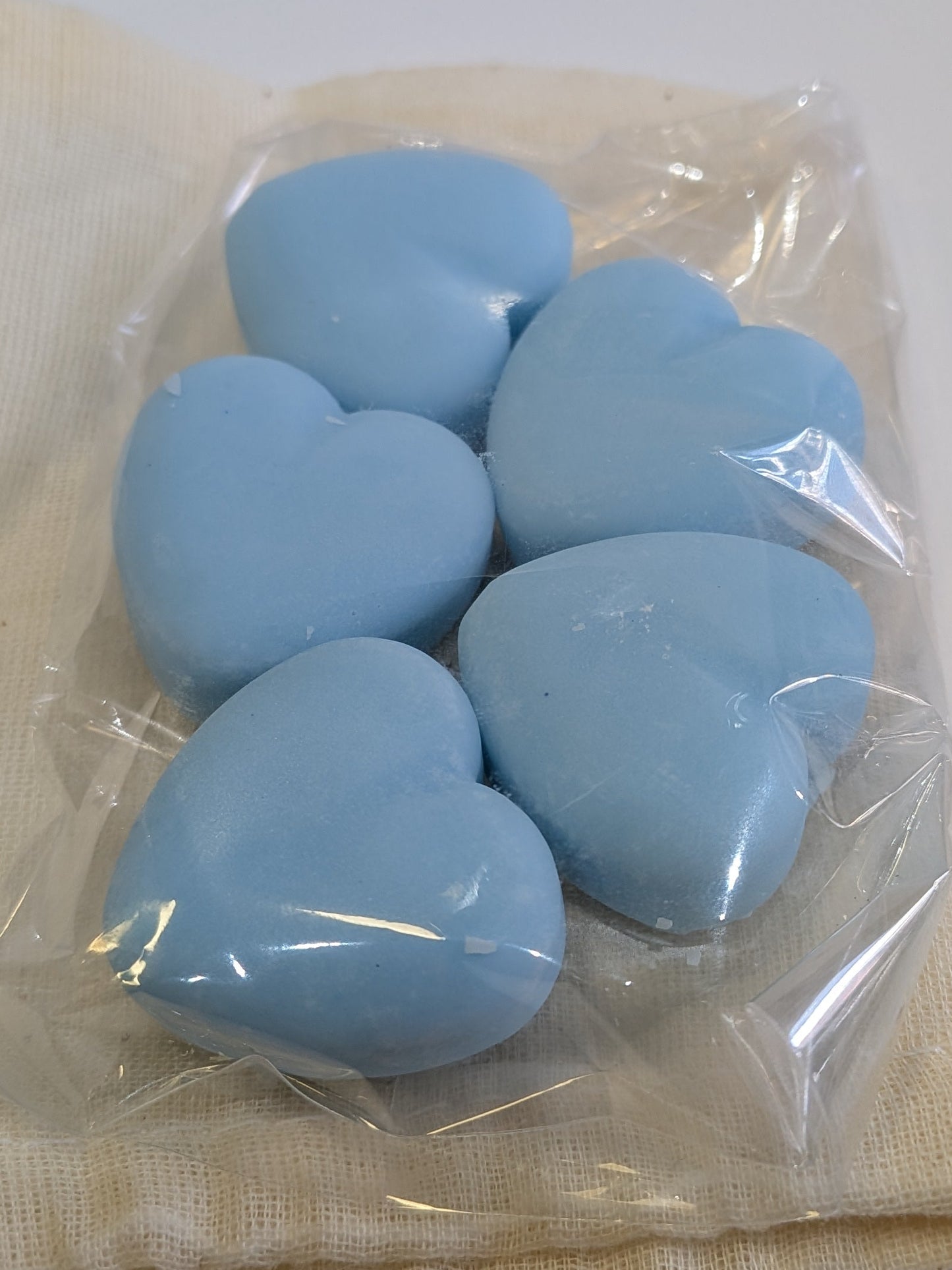 Pack of 5 wax melt hearts in canvas bag 30g