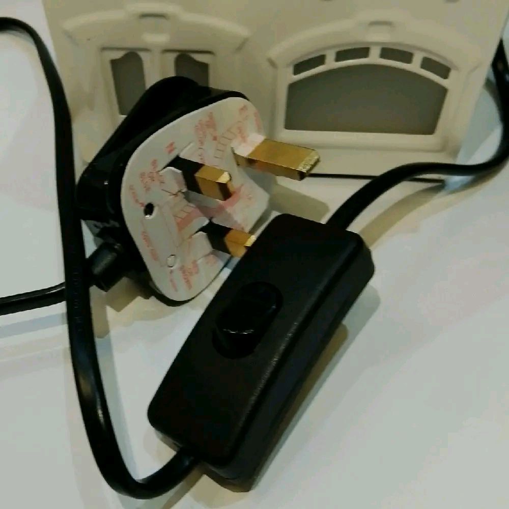 Black & White Mayfair House Electric Wax Melt Burner - Perfect for Home Decor and Ornaments