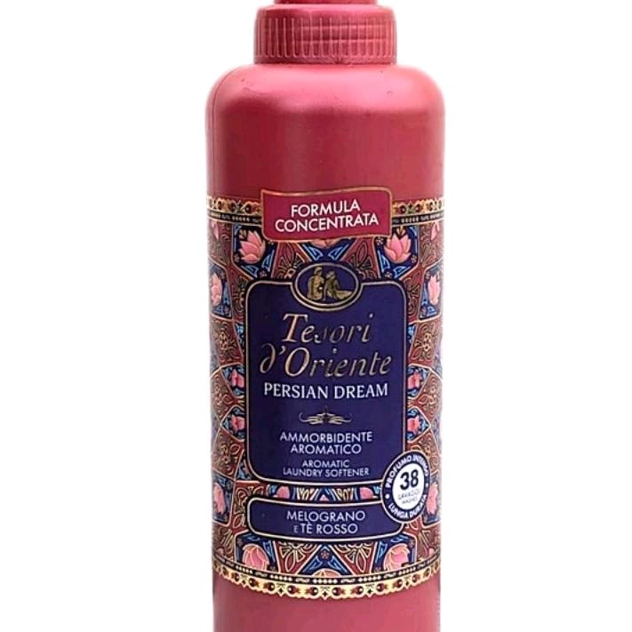Tesori Laundry Softener in Pomegranate & Red Tea 760ml - Cruelty-Free Formula for Luxurious Fabric Care