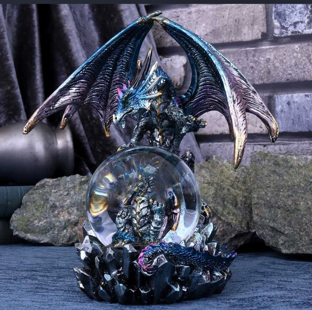 Azul Oracle 19cm
Azul Oracle Blue Dragon Fortune Seer Figurine 19cm