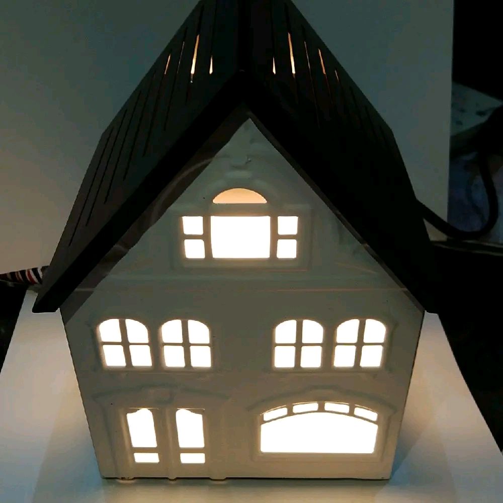 Black & White Mayfair House Electric Wax Melt Burner - Perfect for Home Decor and Ornaments