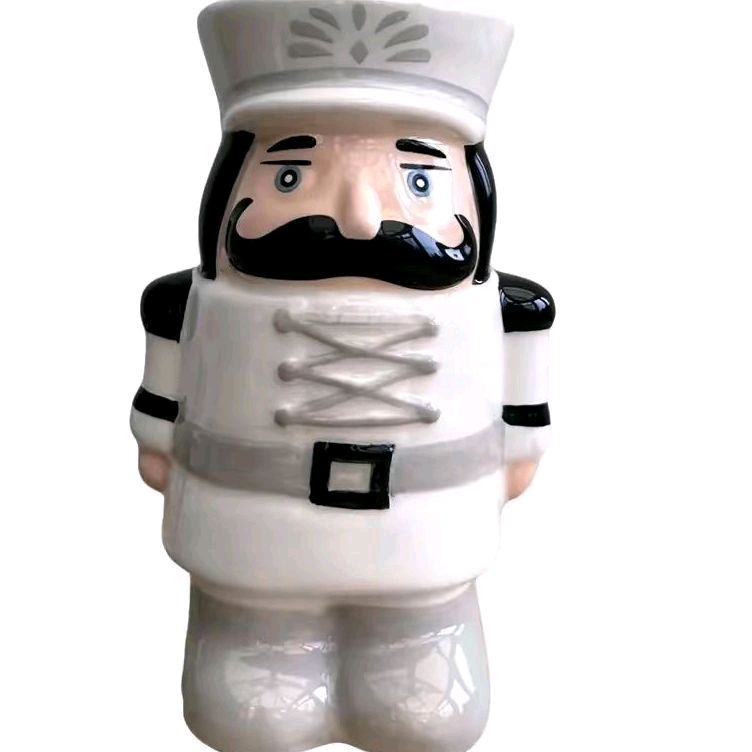 Nutcracker Christmas Melter / Oil Burner 13.5cm - White Christmas Decor Aroma