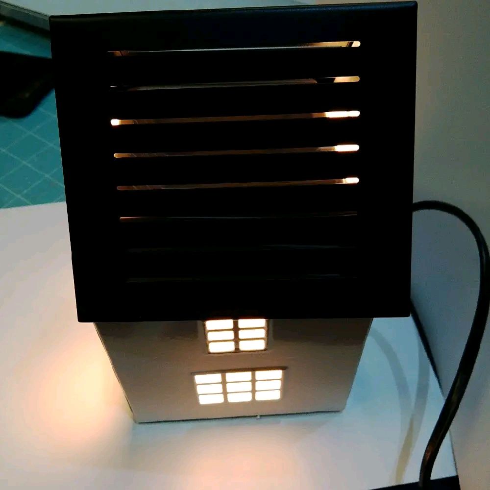 Black & White Mayfair House Electric Wax Melt Burner - Perfect for Home Decor and Ornaments
