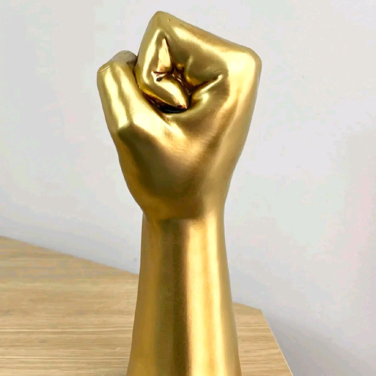 22cm Gold Hand Power Fist Ornament