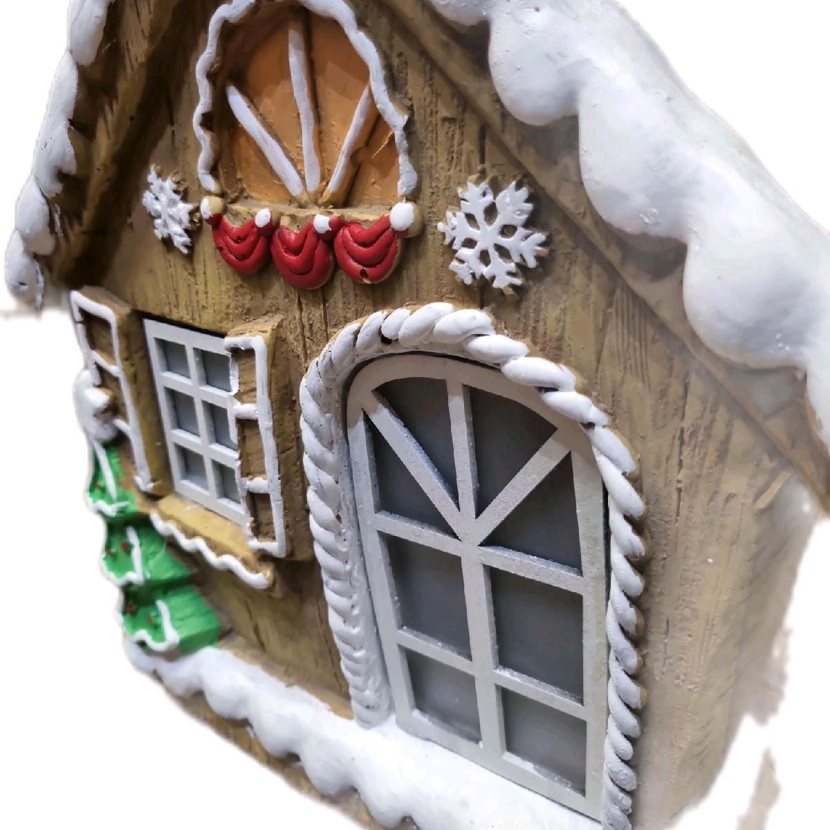 LED Gingerbread House 32cm absolutely beautiful resin house that lights up Decoration