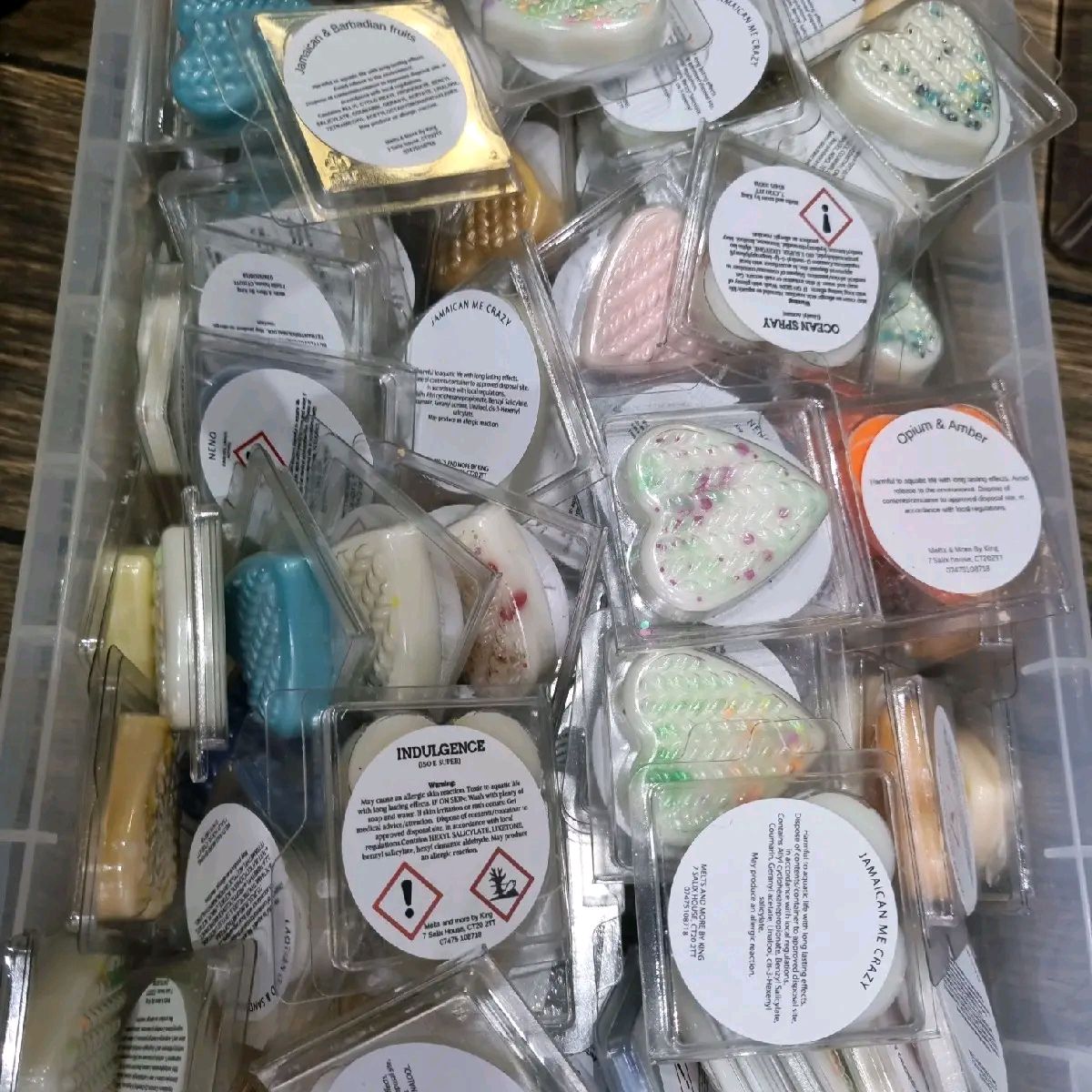 20 randomly picked scented wax melts in clamshell