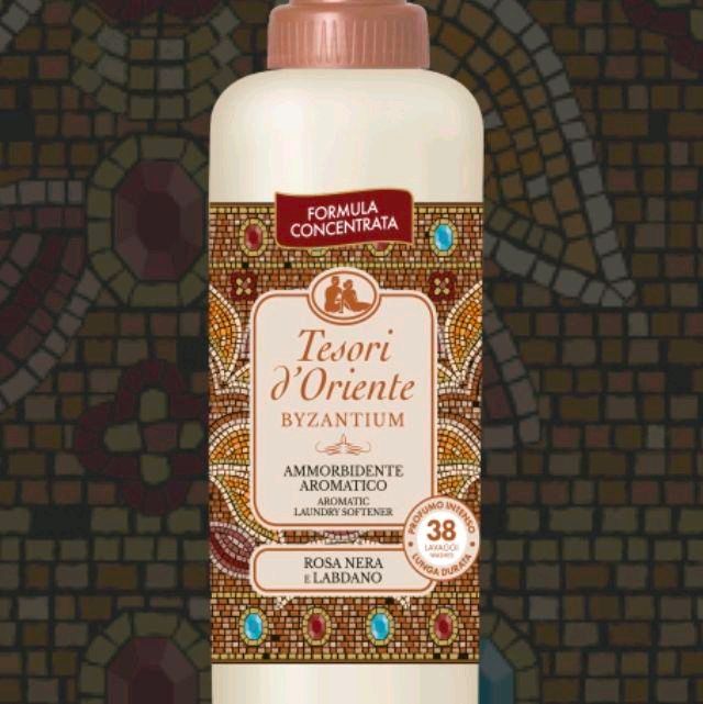 Black Rose and Labdanum 750 ml Italian Laundry Softener 760ml - Softening Solution for Your Laundry Needs