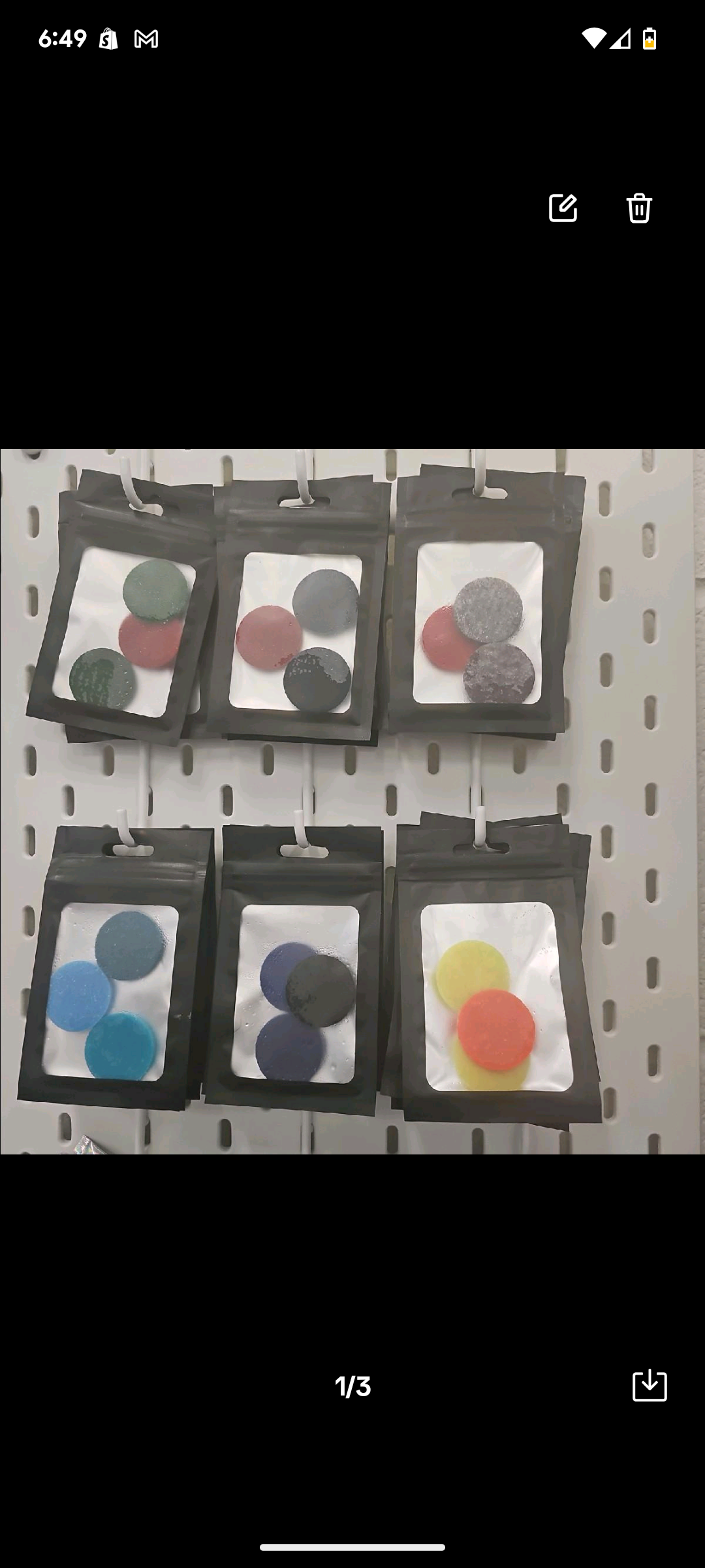 Fragranced vacuum discs