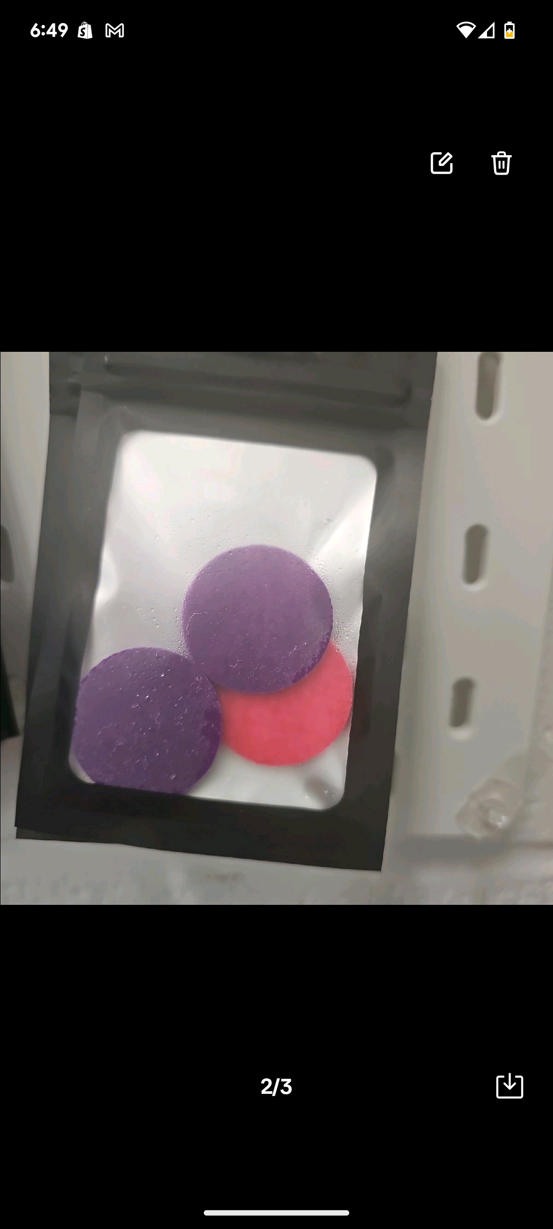 Fragranced vacuum discs