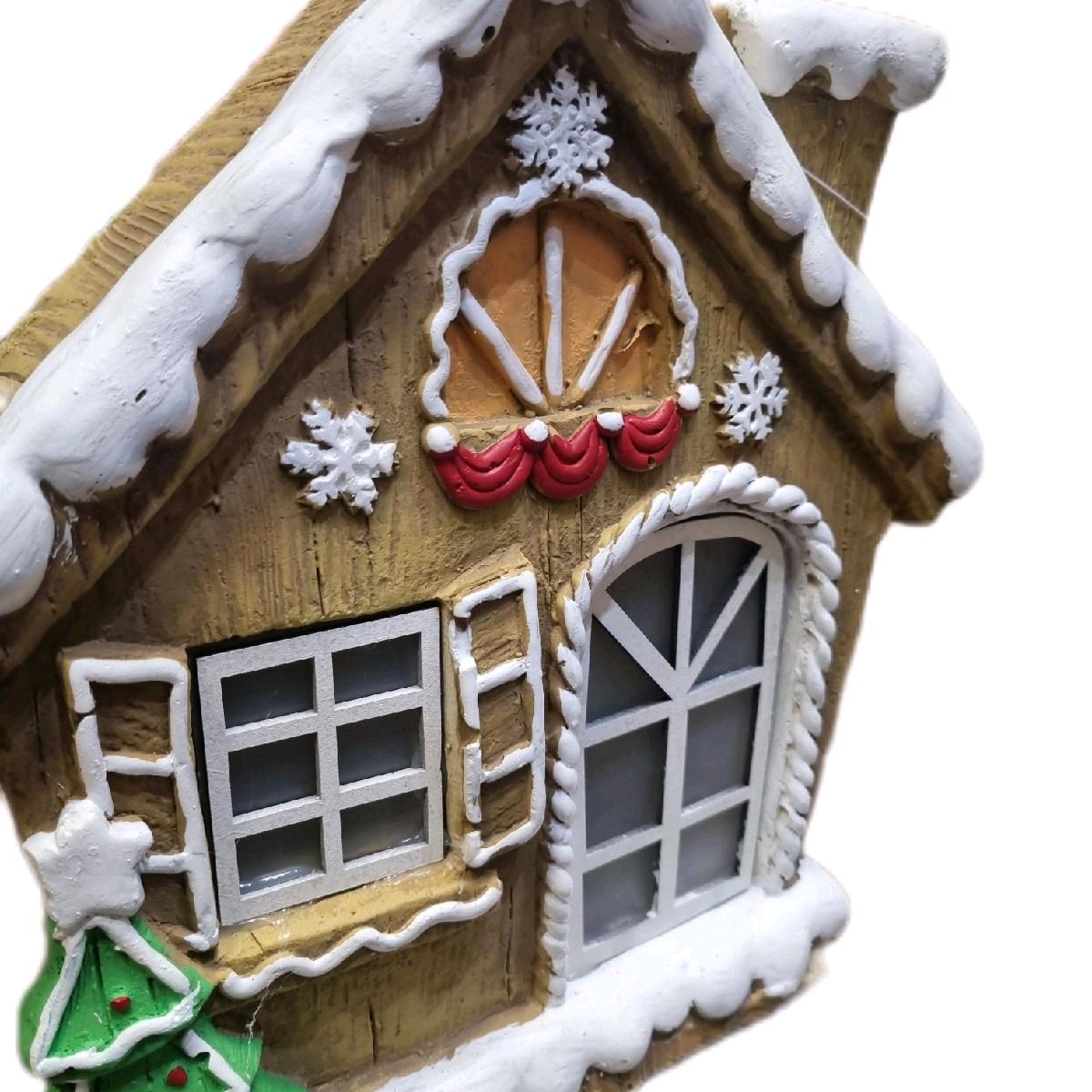 LED Gingerbread House 32cm absolutely beautiful resin house that lights up Decoration