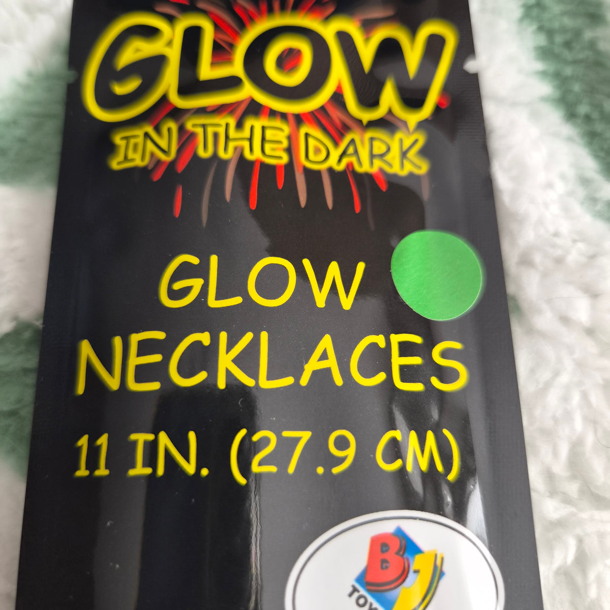 Glow in the dark necklaces 1pkt supplied