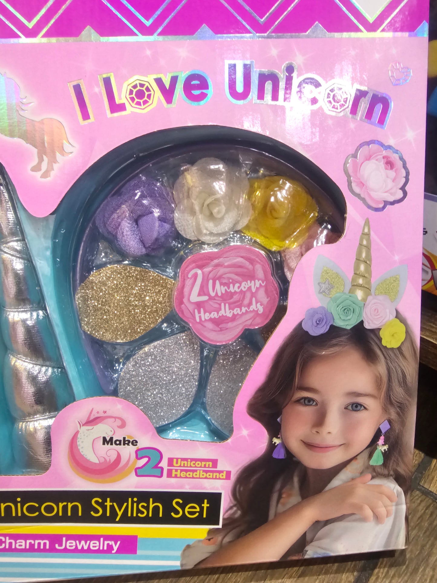 Unicorn Stylish Super Set, a craft kit for making unicorn-themed accessories.