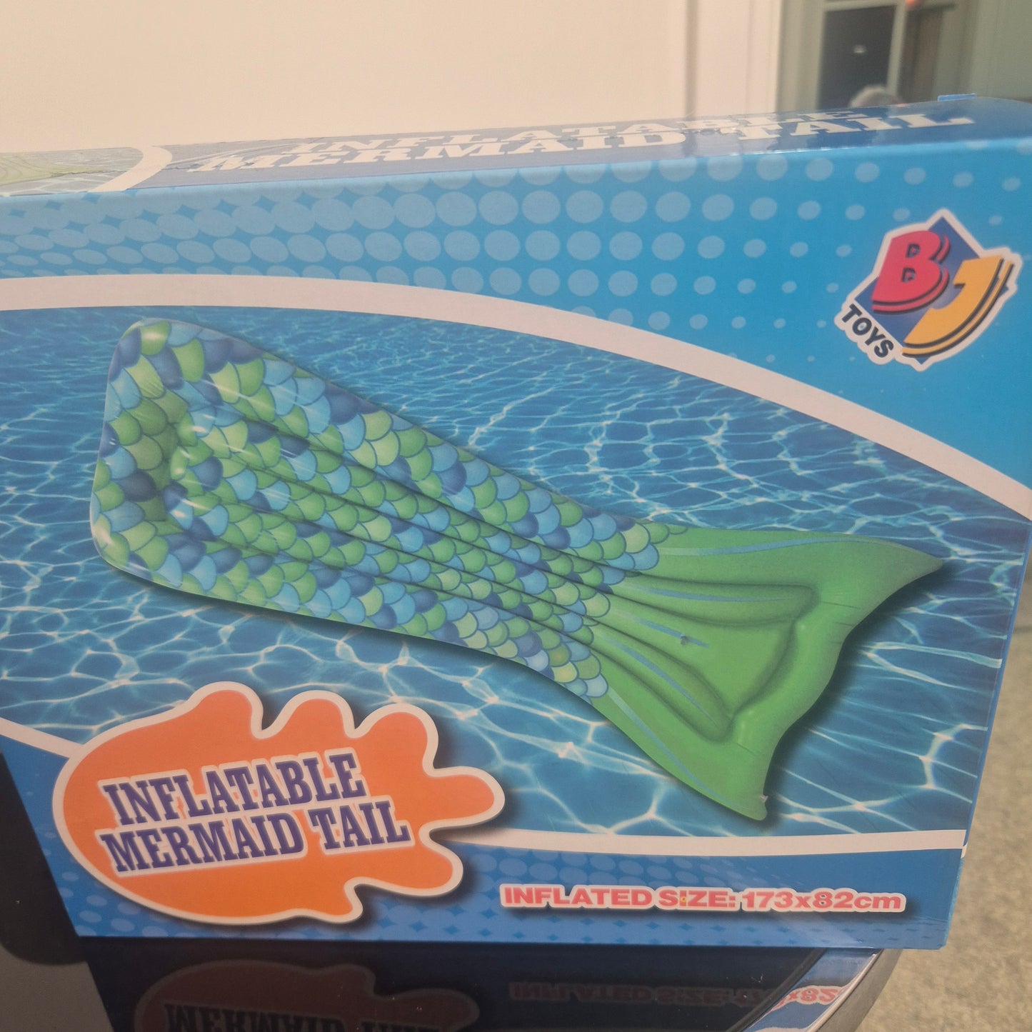Inflatable mermaid tail