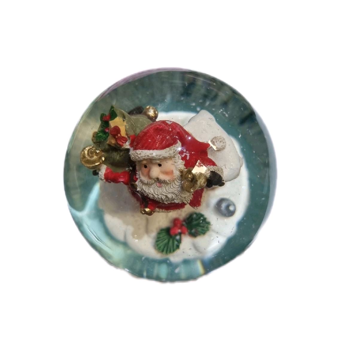 Dancing santa and chimney snowglobe - Festive decoration