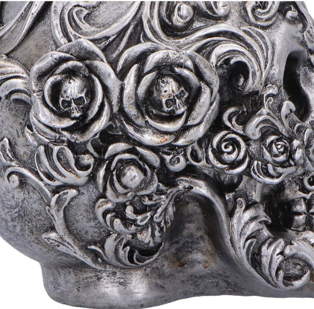 Gilded Memento
Gilded Memento Gothic Skull Figurine 12.2cm