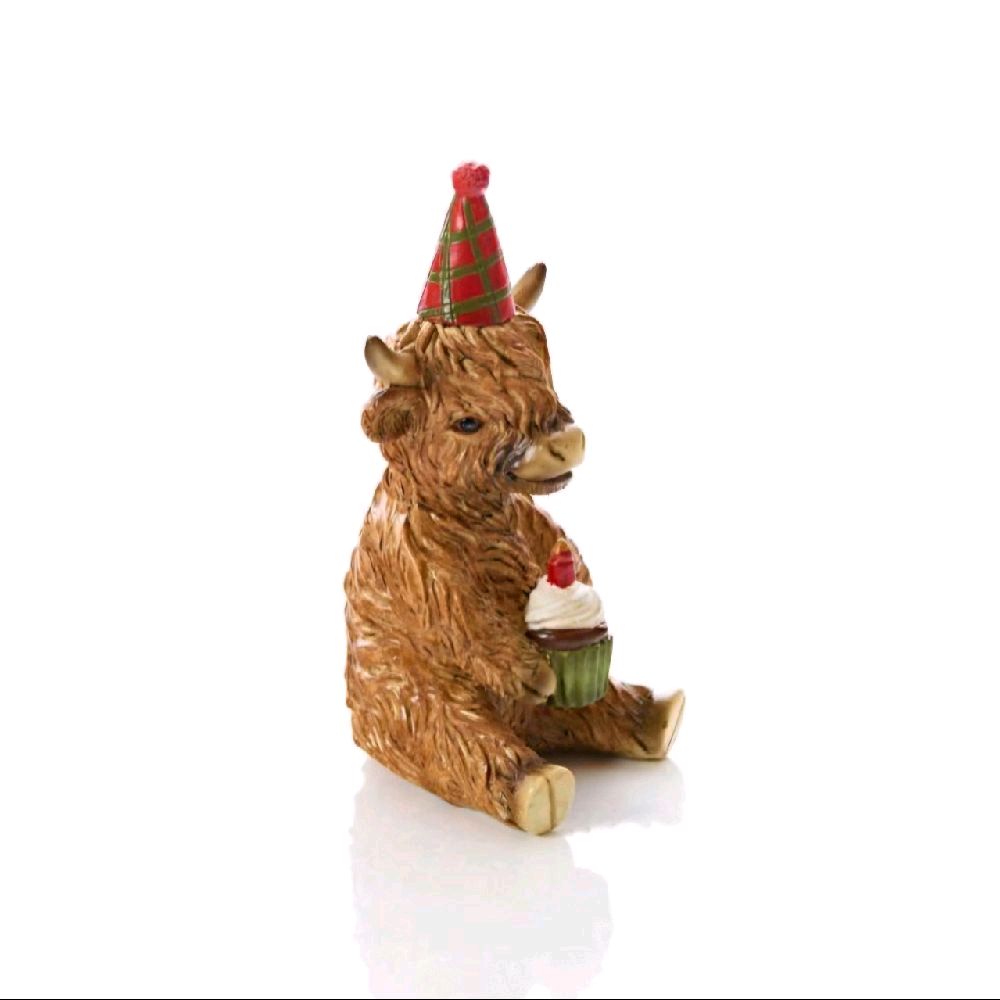 HIGHLAND COW WITH PARTY HAT AND CUP CAKE RESIN ORNAMENT  home decor figure Gift Figurine