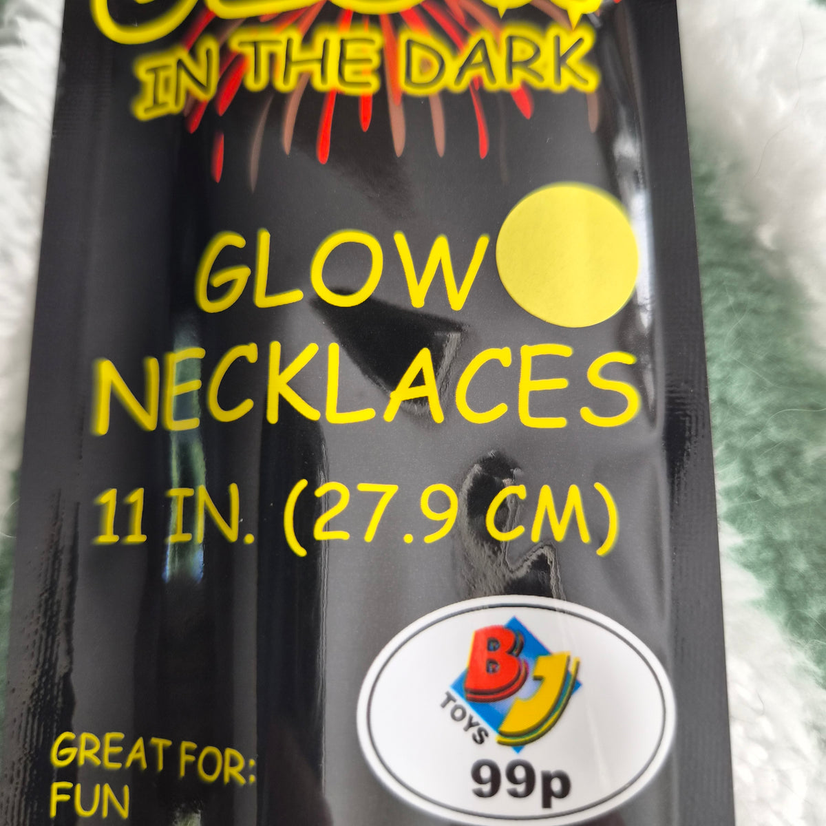 Glow in the dark necklaces 1pkt supplied