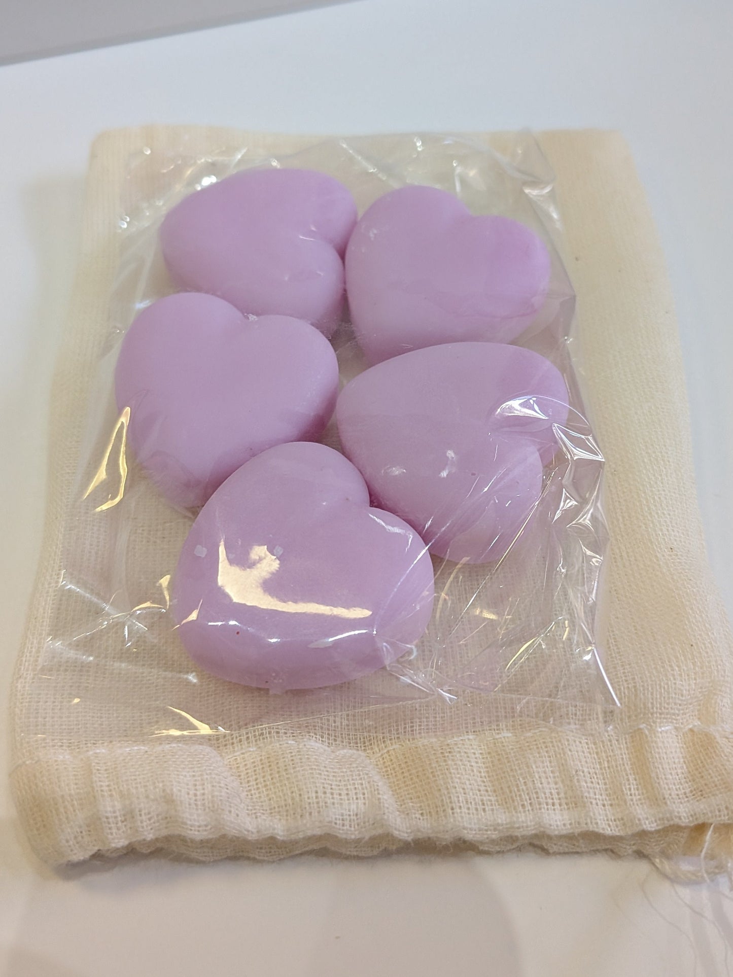 Pack of 5 wax melt hearts in canvas bag 30g